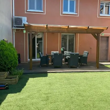 Proche Rempart Villa *